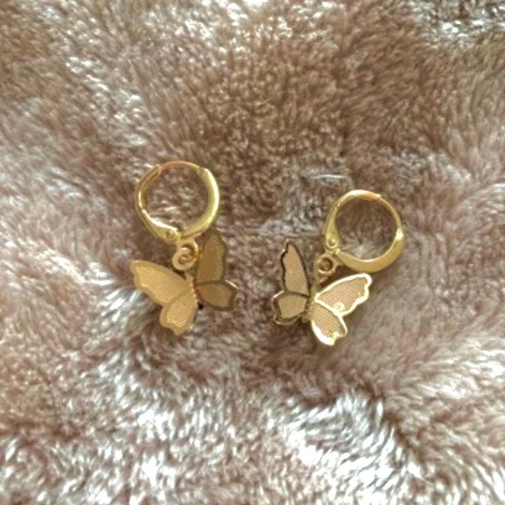 Butterfly earring w butterflies necklace 🦋🥰💛